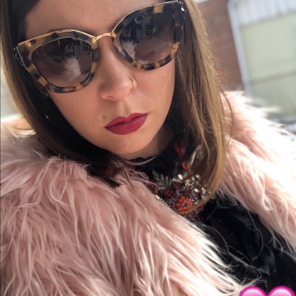 Meet your Posher, Kaila - Picture 3 of 3